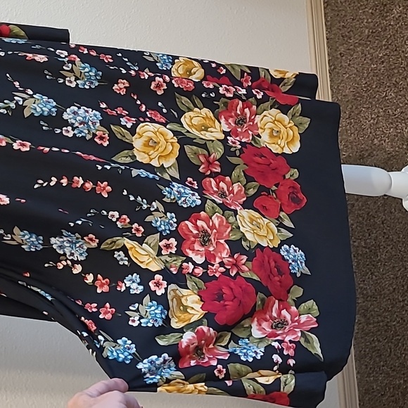 Comfortable Knee Length Dress M - Picture 3 of 8